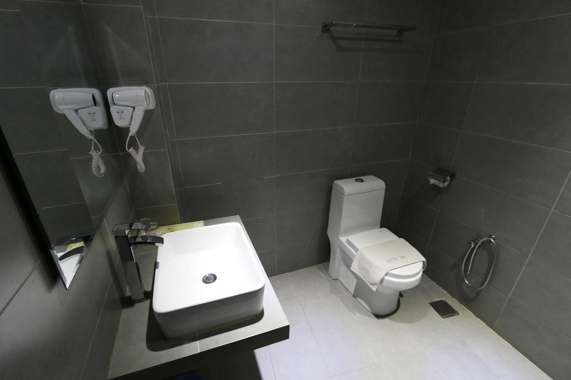 Hotel 99 Pusat Bandar Puchong Dış mekan fotoğraf